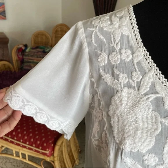 Anthropologie Karyn Seo White Short Sleeve Embroidered Swing Top! Small. - Picture 4 of 12
